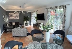 Haus Schmidhuber Ferienwohnung 5 mit Garten und sonniger Terrasse