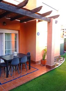 Casa Di Cotro bajo con gran jardín