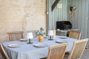 Maisons de vacances Maison 4 chambres avec piscine : photos des chambres