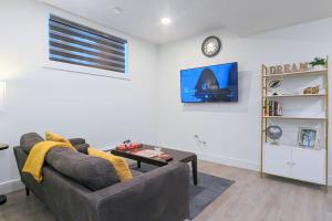 Cozy 1-Bedroom Basement Suite in Rosewood - Ubytování bez kategorie ve městě Saskatoon