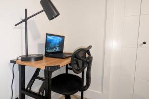 Cozy 1-Bedroom Basement Suite in Rosewood