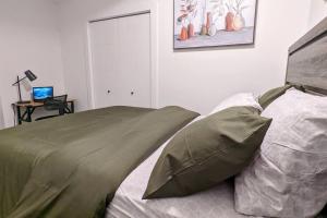 Cozy 1-Bedroom Basement Suite in Rosewood