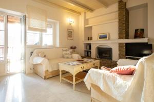 Verga Stone Haven - Seafront Waves Embrace