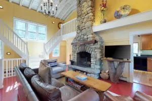 Lakeside Elegance - Tyson