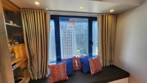 Air Residence Makati Suite Sophisticated Living Condo 300 Mbps