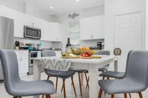 Sea Gem Retreat. Beach.Wine.Dine.Relax.Repeat - Vanderbilt Beach