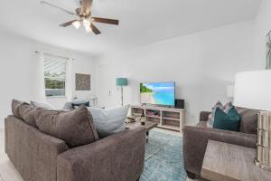 Sea Gem Retreat. Beach.Wine.Dine.Relax.Repeat