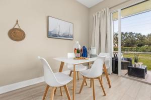 Modern Townhouse close to beaches