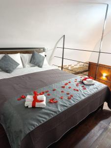 Zimmer mit Kingsize-Bett und Whirlpool