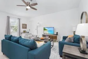 Sea la Vie Retreat Beach Wine Dine Relax. Repeat - Vanderbilt Beach