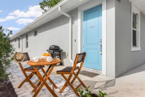 Sea la Vie Retreat Beach Wine Dine Relax. Repeat