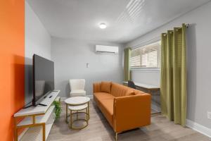 Mins 2 Dwntown - Private Retreat - King Bed