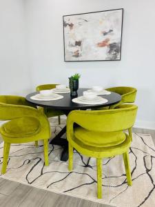 Luxury Combined Homes - Downtown Access - Balcony