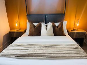 Luxury Combined Homes - Downtown Access - Balcony