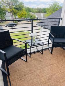 Luxury Combined Homes - Downtown Access - Balcony