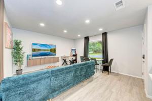 Cozy Modernized Home - Minutes to Downtown-AUS