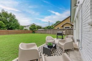 Cozy Modernized Home - Minutes to Downtown-AUS