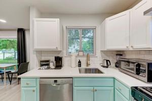 Cozy Modernized Home - Minutes to Downtown-AUS