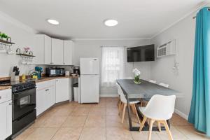 Spacious Family Suite Steps to the Beach (444)