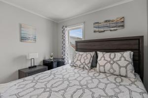 Spacious Family Suite Steps to the Beach (444)