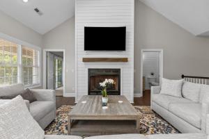 Luxurious Pine Manor Golf Front Estate
