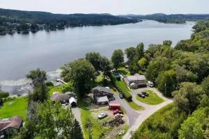 Waterfront Cottage with Swim Spa, BBQ, and Boat Dock - Frankford