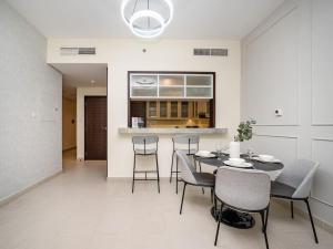 Downtown 1 Bed - Burj Khalifa Balcony View