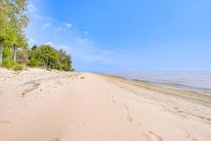 Beach Access on Lake Michigan Sturgeon Bay Home