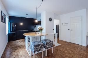 Spacious apartment near the Airport and Bus station