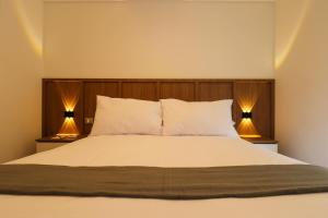 Los Pinos by Wynwood House