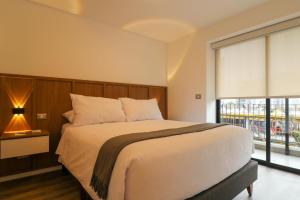 Los Pinos by Wynwood House