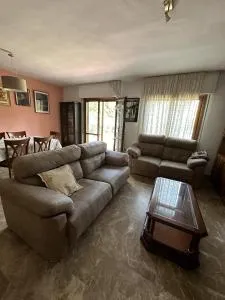 Amplio y Comodo Chalet en Zaragoza con piscina y tenis - Pinseque