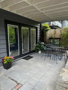 Spacious Forested Garden Suite