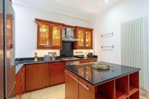 Fabulous 3 Bed Apartment in Kensington London