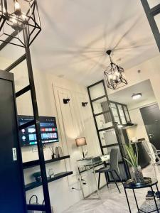 Luxury Style Living-Netflix Ready