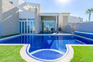 Villa Elisabetta, Luxury Villa with Heated Pool Ocean View in Adeje, Tenerife