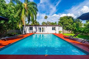 Spacious 3 bedroom Home with Oversized Pool & Backyard