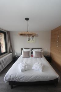 Maison LImpasse, spa extérieur, cheminée et piscine chauffée lété