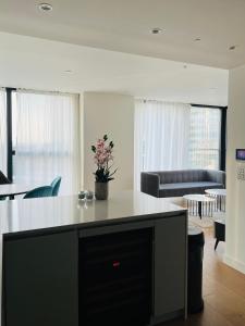 Spectacular High View Apartment