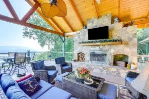 Hiawassee Home with Fire Pit and Furnished Deck! - Mountain Scene