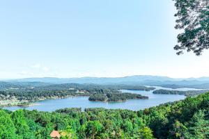 Hiawassee Home with Fire Pit and Furnished Deck!