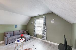 2nd-Floor Unit with Shared Pool, Playground and Gym