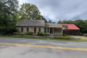 Country Riverside Retreat - Springfield