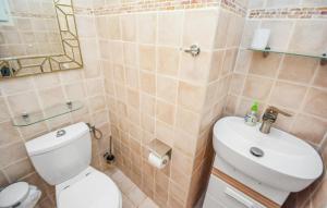 Maisons de vacances Lovely Home In St Cannat : photos des chambres