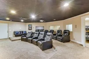 Sprawling Utah Mansion with Private Hot Tub and Sauna - 南乔丹