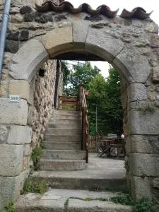 Maison en pierre de hameau - Aizac