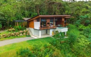 Villa Morpho - Luxury Jungle House at Ecolirios Green Community - Guácimo
