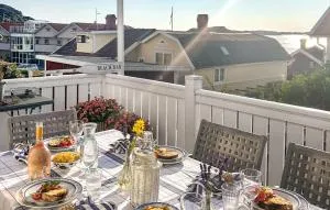 Nice Home In Bovallstrand With Kitchen - Bräcke