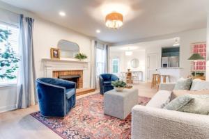 Stylish New 3BR 2.5BA Fire Pit Fence yard