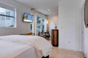 S BEACH SPOT Heated pool 2BLOCKs to BEACH BBQ